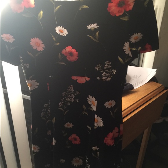 NWOT Forever 21 black floral mini dress - Picture 3 of 3
